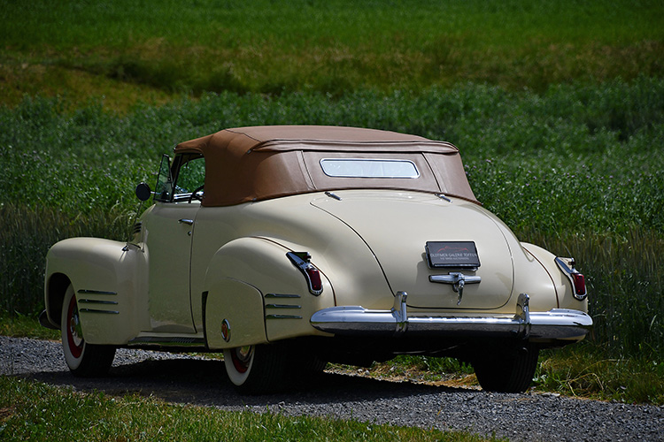 Cadillac Series 62 Convertible Coupe_61.JPG